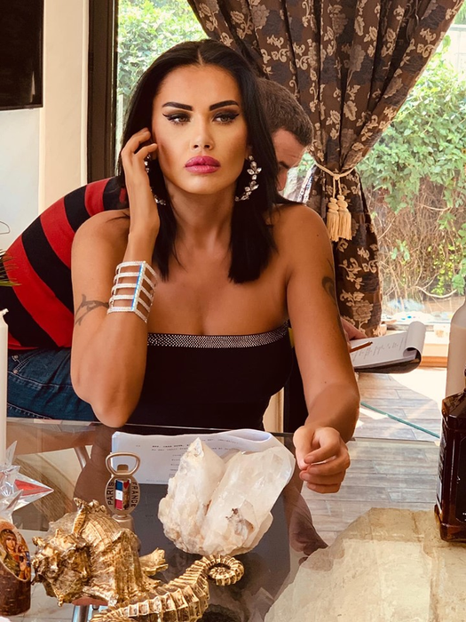 Câţi bani plăteşte Oana Zăvoranu pe lună la salon: „E pielea afurisită pe mine”