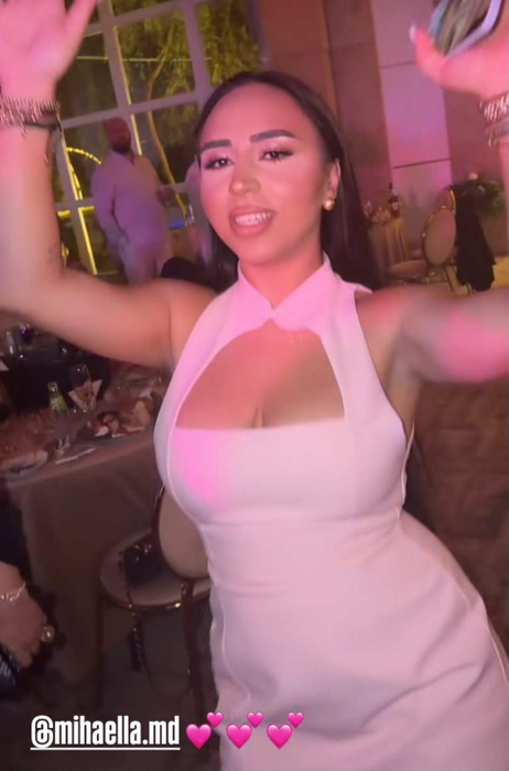 Nora lui Florin Salam a făcut senzație la nuntă! Rochia extrem de scurtă a atras toate privirile
