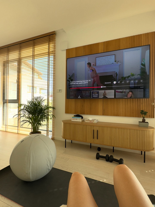 Cum arată apartamentul de lux în care locuiește Carmen Grebenișan! Influencerița a schimbat macazul: „M-am lăsat de stilul industrial”