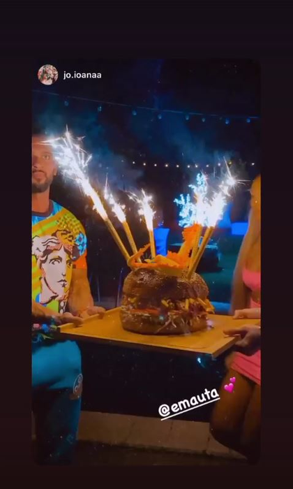 Nici nu s-a mutat bine cu Gabi Bădălău, că deja îl “traduce”? Daniela Crudu, filmată în braţele unui alt bărbat