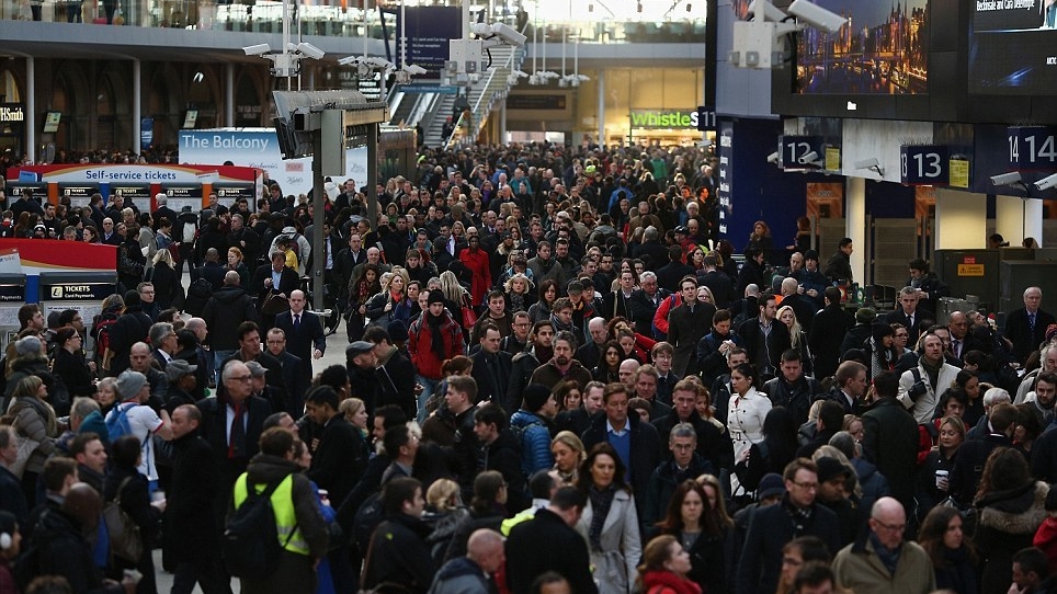 Londra a fost paralizată de o grevă de proporţii! Milioane de călători au fost afectaţi după ce nu au mai putut circula cu metroul