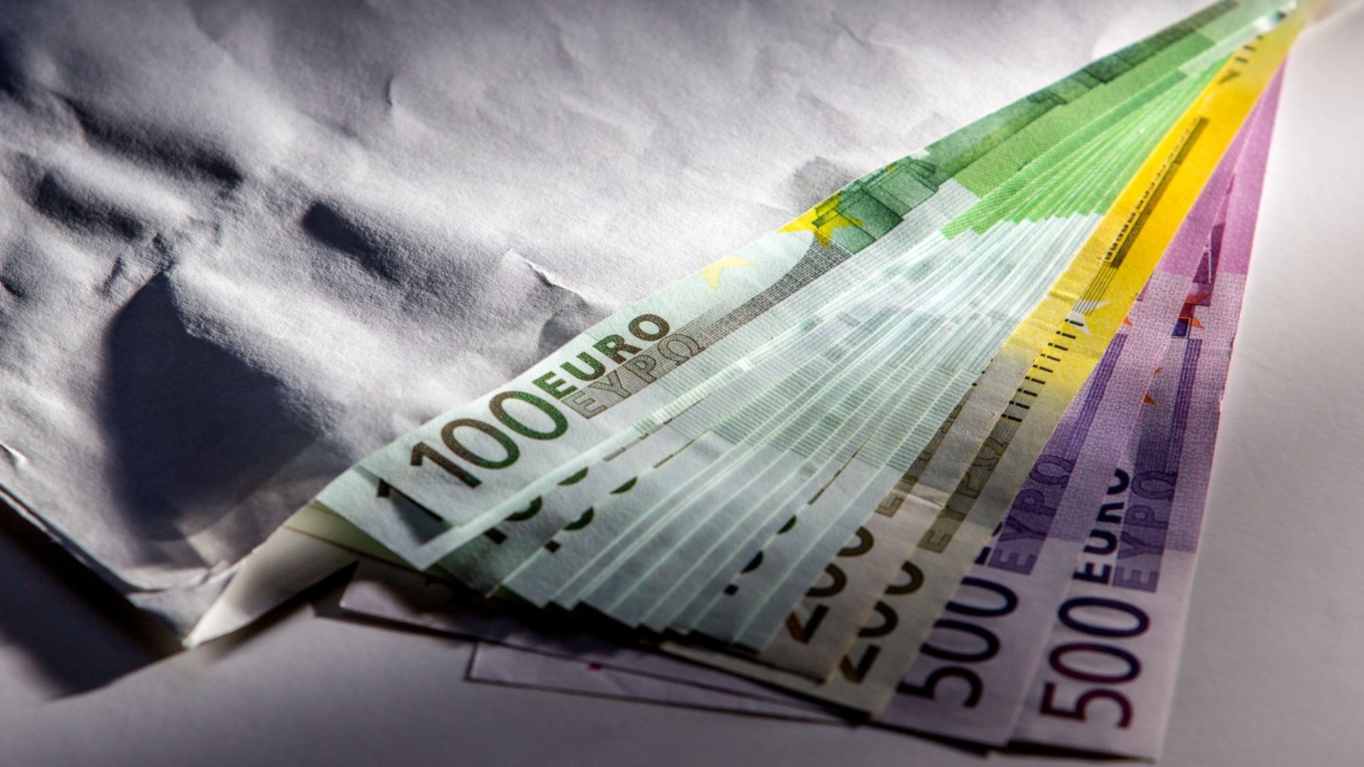 O româncă din Malaga rupe tăcerea despre salariile din Spania: „Un chelner sau un barman obține...”