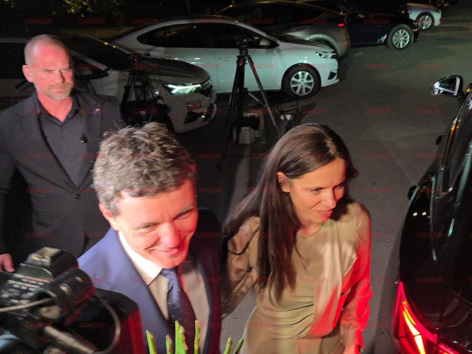 Nicușor Dan și partenera, la nunta lui Alexandru Nazare. Mirabela Grădinaru, apariție elegantă la petrecerea de la Casa Albă