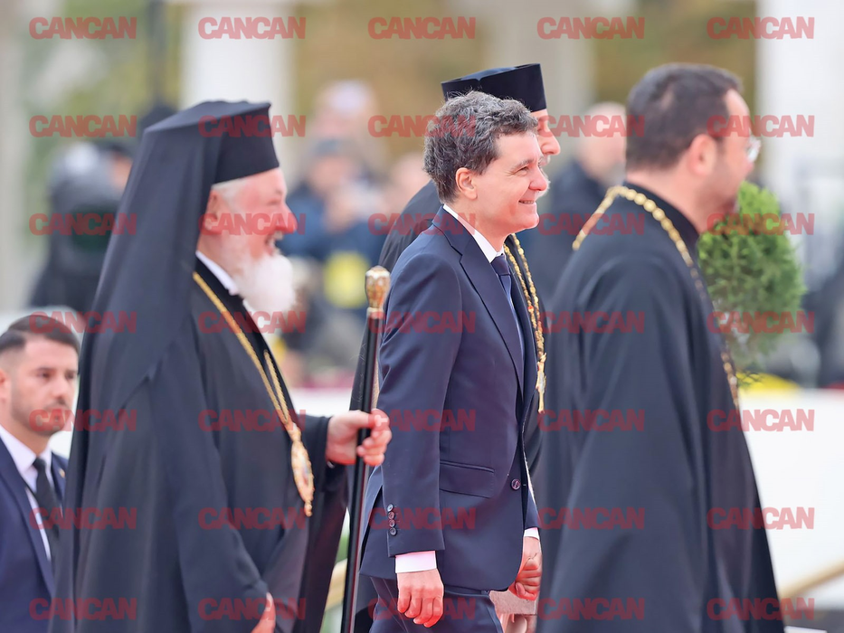 Nicușor Dan și-a făcut apariția la sfințirea Catedralei Neamului