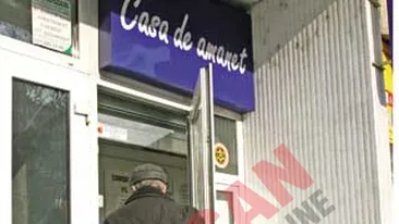 Trei case de amanet, calcate de hoţi