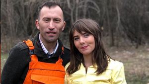 Capitala i-a dat „arfe” de vedetă Vulpiței! A aruncat verigheta și vrea să divorțeze de Viorel