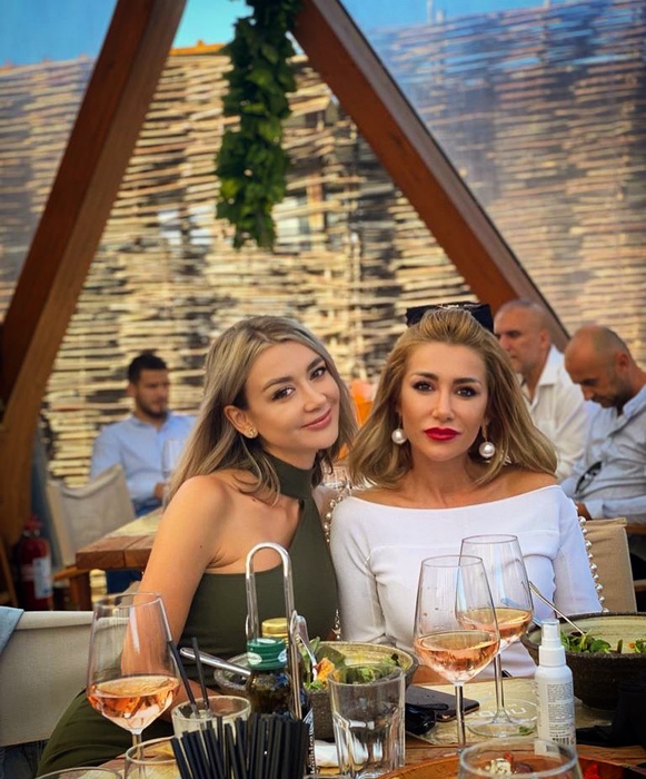 Desnisa Tănase și sora sa, Raluca / Sursa Foto: Instagram.com