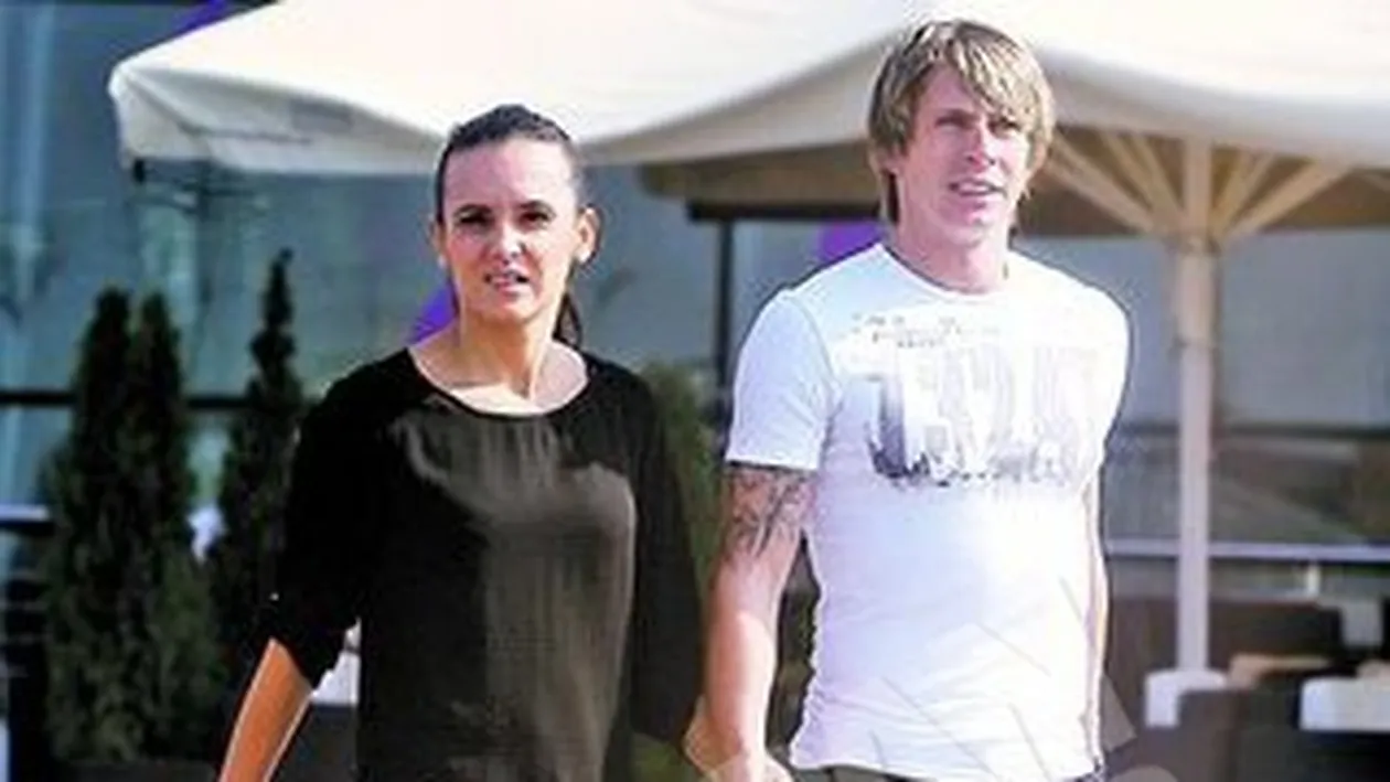 Deac este nedespartit de noua cucerire! Isi tine iubita ascunsa, de parca ar fi lucrat in Germania la puf