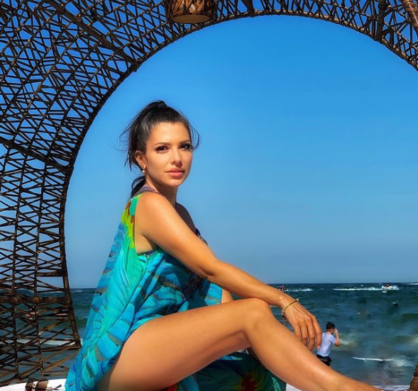 Celiei îi cade părul și se simte obosită, la trei luni după ce a fost bolnavă de Covid