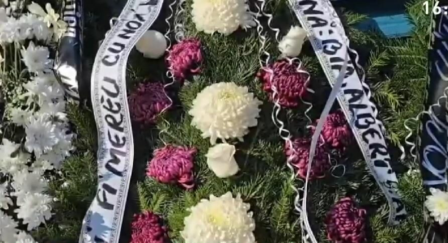 Andrei, adolescentul de 16 ani din Gorj care a murit după ce medicii au refuzat să-l opereze, a fost înmormântat. VIDEO