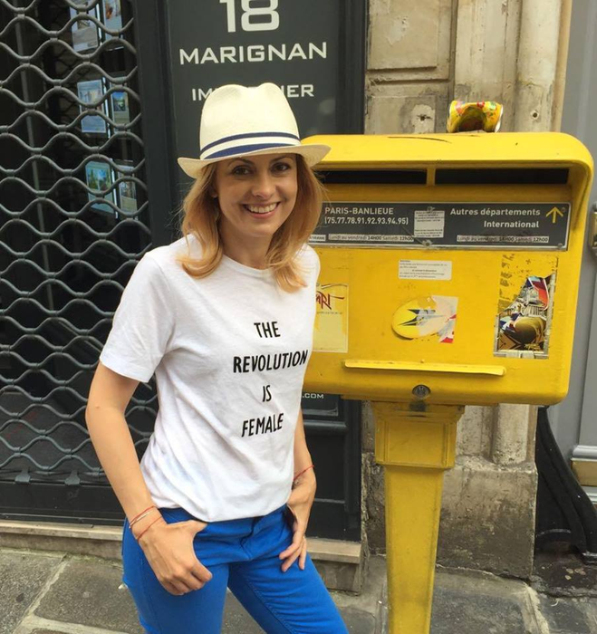 Simona Gherghe, nostalgică: ”Nu-mi dau voie cărțile astea de !” La ce visează vedeta… Și se va întâmpla peste 18 ani!