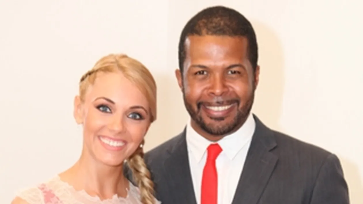 Andreea si Cabral fac conferinta de presa inainte de petrecere