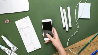 Nu-l vinde și nu-l arunca. Ce poate face telefonul vechi pe care îl ignori de ani de zile