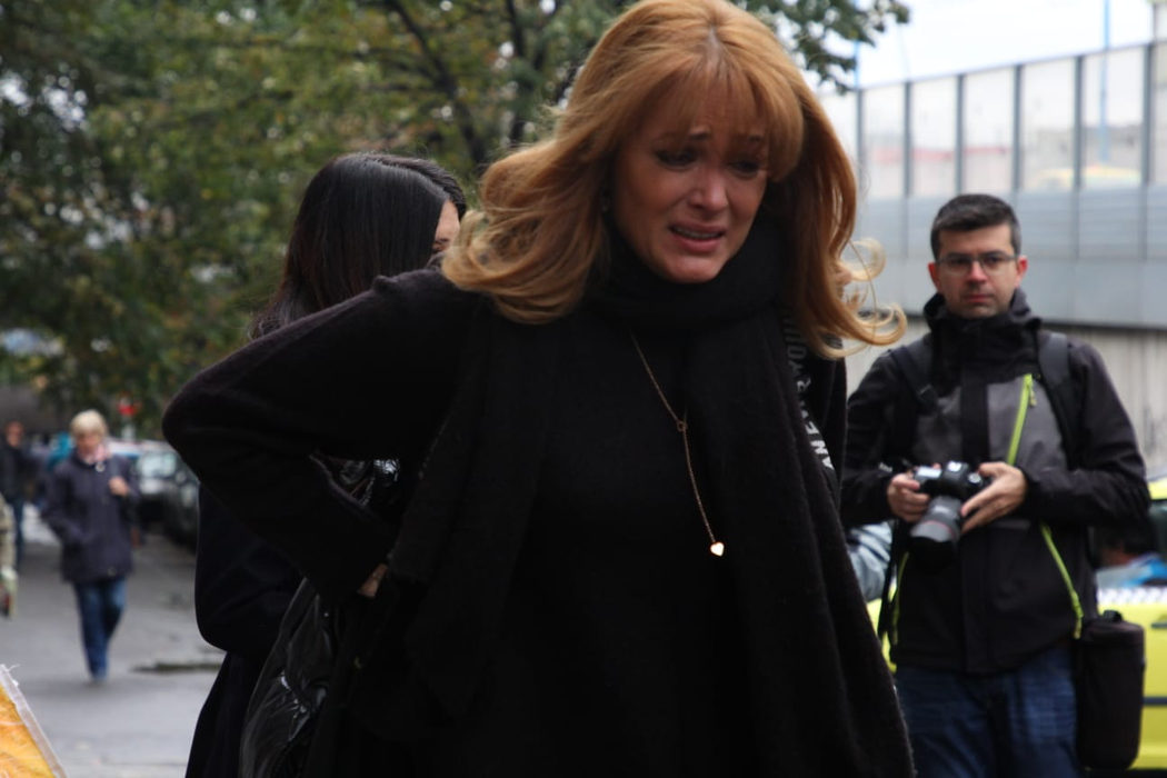 Anca Țurcașiu, răpusă de durere la înmormântarea lui Mihai Constantinescu