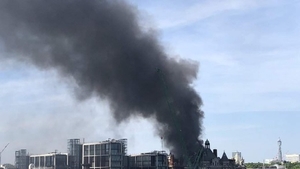 Incendiu de prorporții în Londra! 100 de pompieri au fost la fața locului