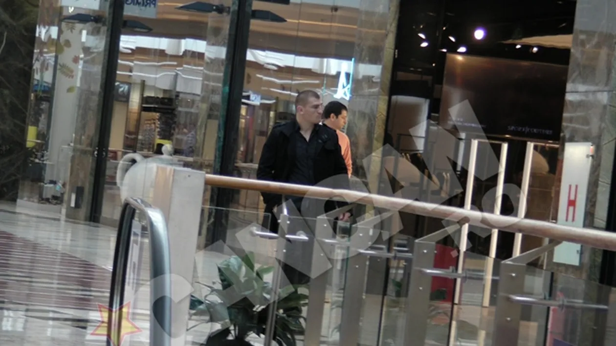 Moartea din Carpati s-a mutat in mall. A batut magazinele in cautarea reducerilor la haine de firma