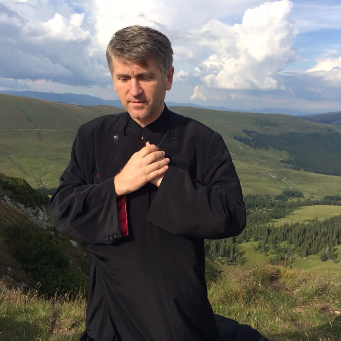 Cristian Pomohaci este acuzat de enoriaşi că ar fi făcut vrăji în biserică