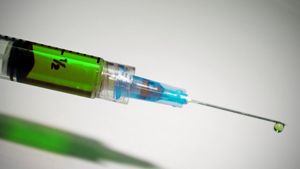 SUA se pregătește pentru valul doi al pandemiei de coronavirus. Milioane de doze de vaccin vor ajunge în farmacii