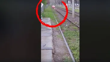 Cu Matiz-ul pe șinele de tramvai. Imagini surprinse în București: cine era la volan