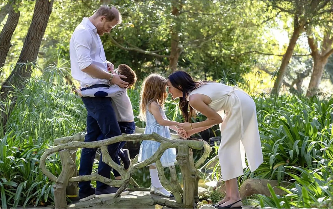 Prințul Harry ar putea să nu-și mai ia familia cu el în Marea Britanie. Sursa foto: Instagram