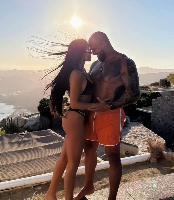 Alex Bodi nu s-a uitat la bani! Cât costă o noapte în vila de lux din Mykonos unde se relaxează cu Anca