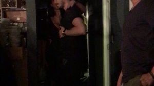 IMAGINI FABULOASE! Fiul ”Satanei” a înghesuit-o pe ”Regina Insta” în toaleta de la NUBA: a sărit pe ea şi… Oficial, Piţi Jr. are o relaţie cu ex-prezentatoarea TV Iulia Pârlea, dar altfel stau lucrurile noaptea! I-am filmat în timp ce…