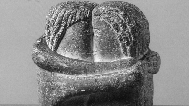 Sculptura "Sarutul" a lui Constantin Brancusi s-a vandut pe o suma FABULOASA! Cat au platit doi colectionari americani