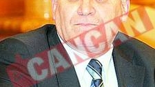 Isi "boteaza" nepotul de trei ori