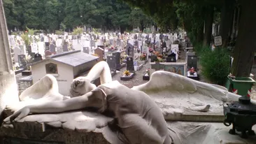 Un roman si-a construit casa in cimitirul din Genoa. A folosit nisip de mare si piatra funerara