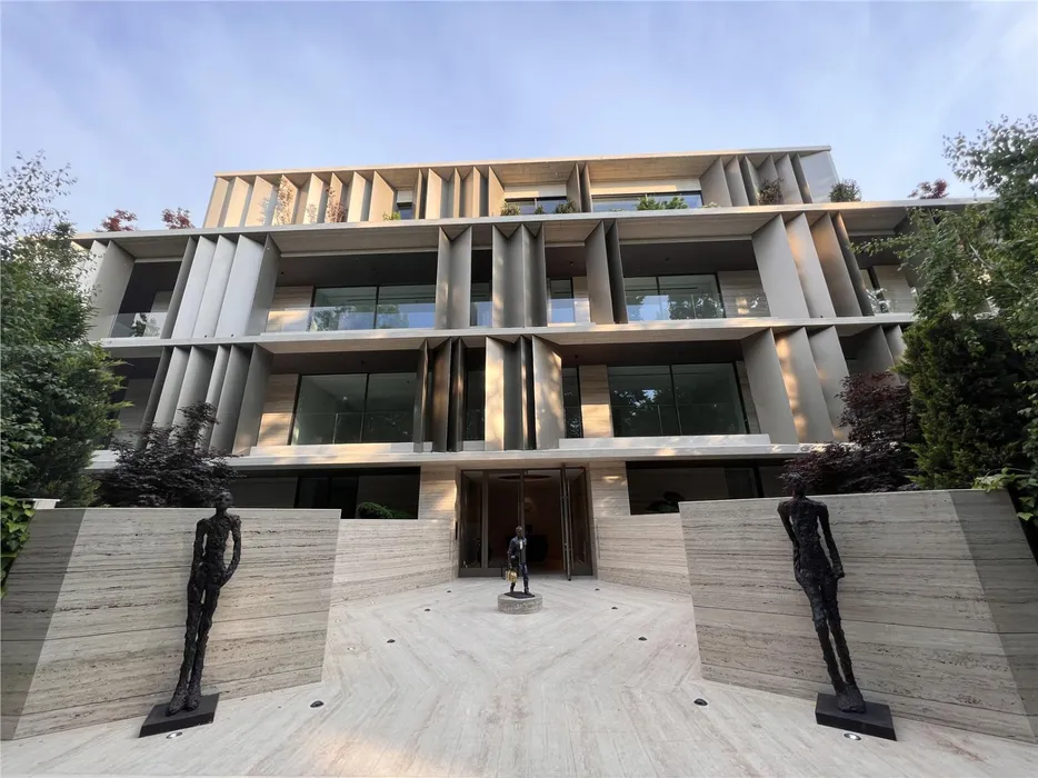 Cum arată apartamentul de 10 milioane de euro al lui Cosmin Olăroiu? E situat în centrul Bucureștiului