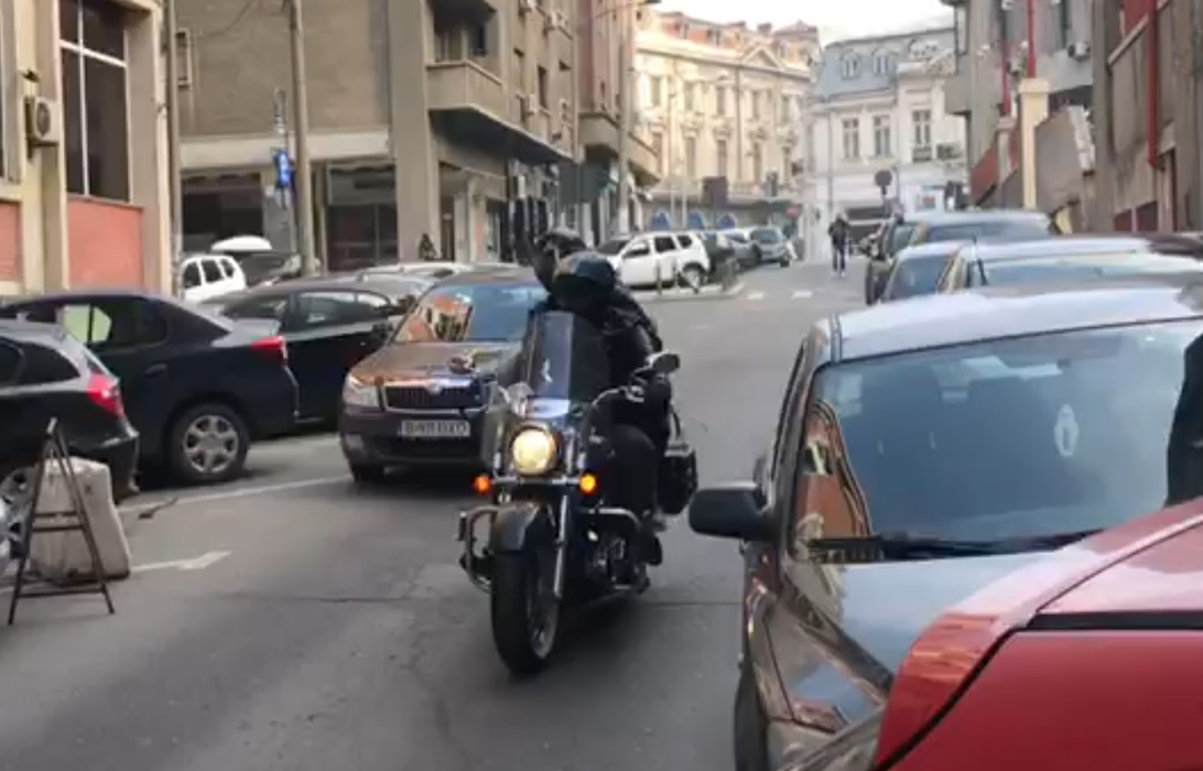 Cezar a fost adus la Poliția Capitalei de un motociclist, care face parte din grupul ”Hells Angels”