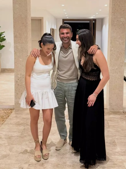 Moment emoționant în familia lui Adrian Mutu! Fiica cea mare a fotbalistului a absolvit facultatea și a atras toate privirile
