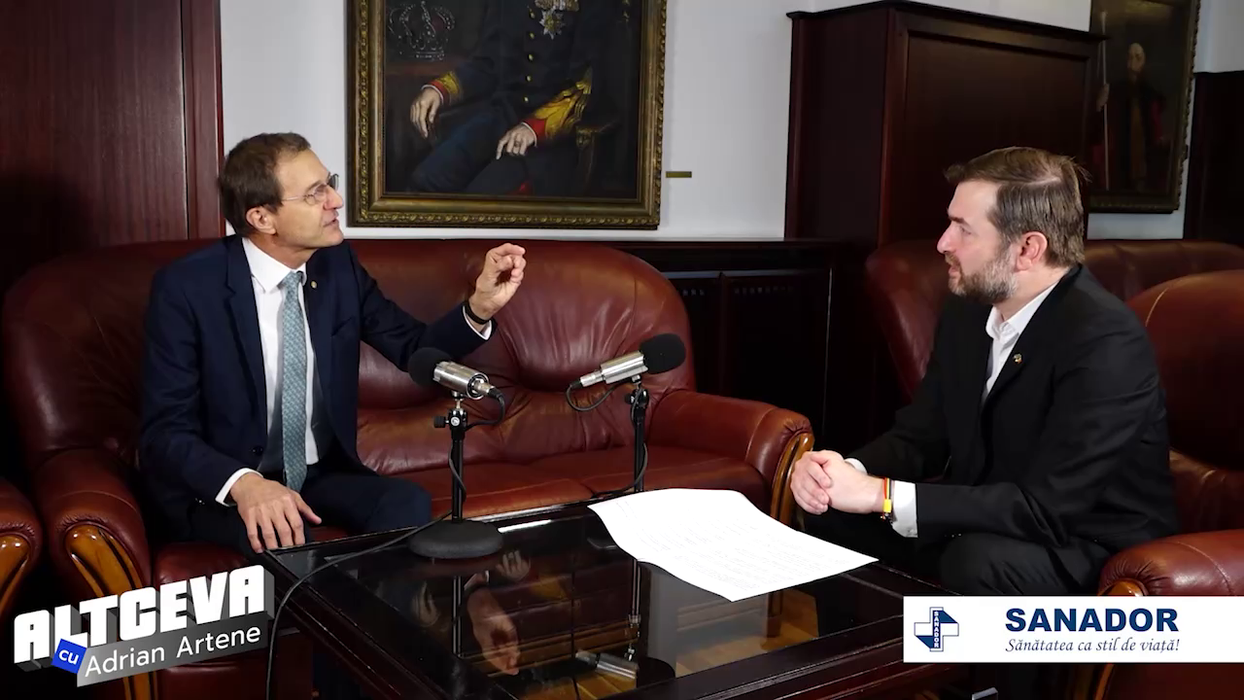 Academicianul Ioan Aurel Pop este invitat în podcastul "ALTCEVA cu Adrian Artene", difuzat cu ocazia zilei naționale a României (Foto: captură video)