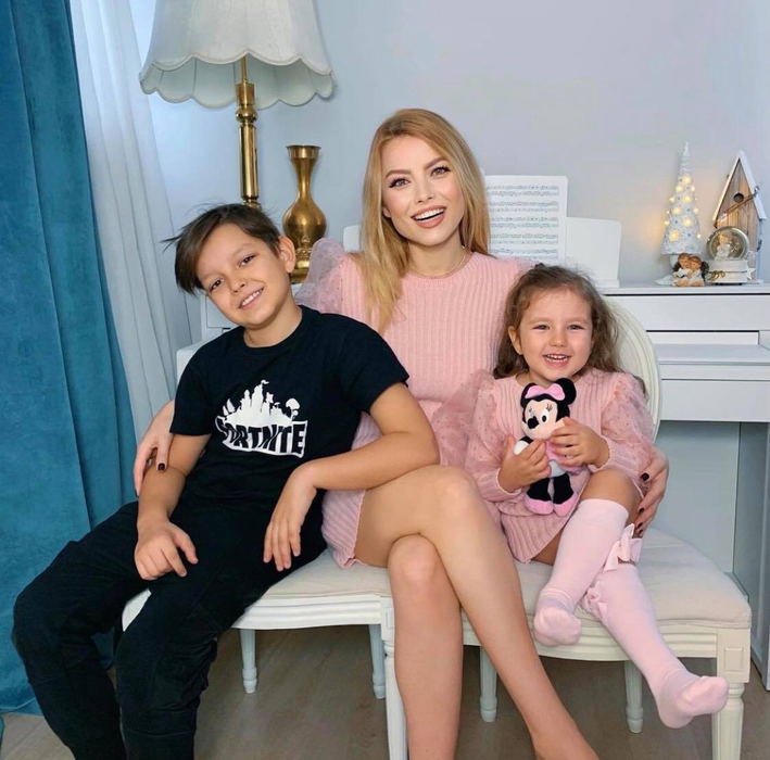 Sărbătoare mare în familia Elenei Gheorghe! Ce au primit copiii ei, cu ocazia zilei lor de nume