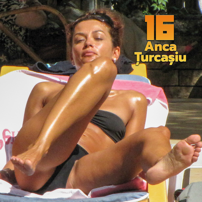 Super-imaginile cu Bianca, Delia + multe alte sexy-vedete la care minorii au accesul interzis!