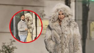 Diana Stejereanu i-a luat telefonul la control. Sexy-antrenoarea de la Neatza, imposibil de ignorat în blana XXL