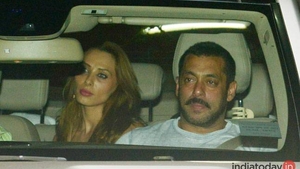 Nu mai e niciun dubiu, Salman Khan si Iulia Vantur sunt impreuna. Incredibil cum au fost surprinsi cei doi