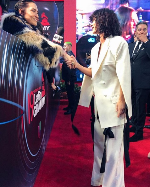 Inna, apariție incendiară la gala Latin Grammy Awards 2018! Românca a strălucit alături de Luis Fonsi, J Balvin și Maluma