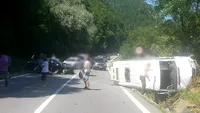 Accident grav pe Valea Oltului! 21 de persoane au primit îngrijiri medicale