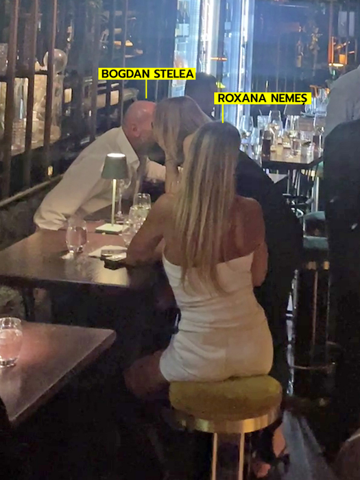 Blonda a fost îmbrăcată extrem de sexy