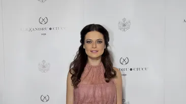 Raluca Lazarut are o mare slabiciune pentru pantofi. Afla cate perechi are in garderoba!