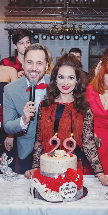 Deea a spus la TV cum face amor cu Dinu Maxer! Trucul pe care îl folosește ca fiul lor să nu intre peste ei