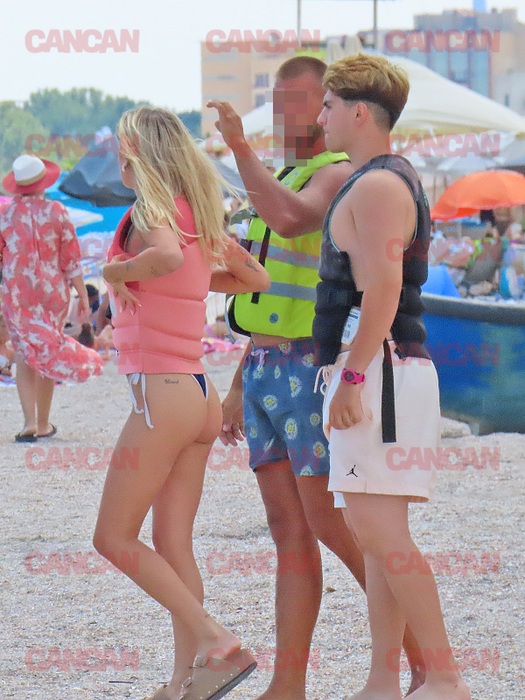 Bisoi și doamna Mihaela, în Mamaia.