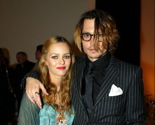 Vanessa Paradis s-a căsătorit! Imagini cu fosta iubită a lui Johnny Depp în rochie de mireasă