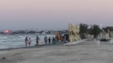 Revoltator ce a putut sa apara pe o plaja din Mamaia! Turistilor nu le-a venit sa creada!