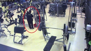 Atractie irezistibila! Uite ce face o ardeleanca trecuta de 60 de ani! Intra in sala de fitness si...