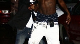 N'Doye a facut show in club! A dansat toata noaptea, inconjurat de romance