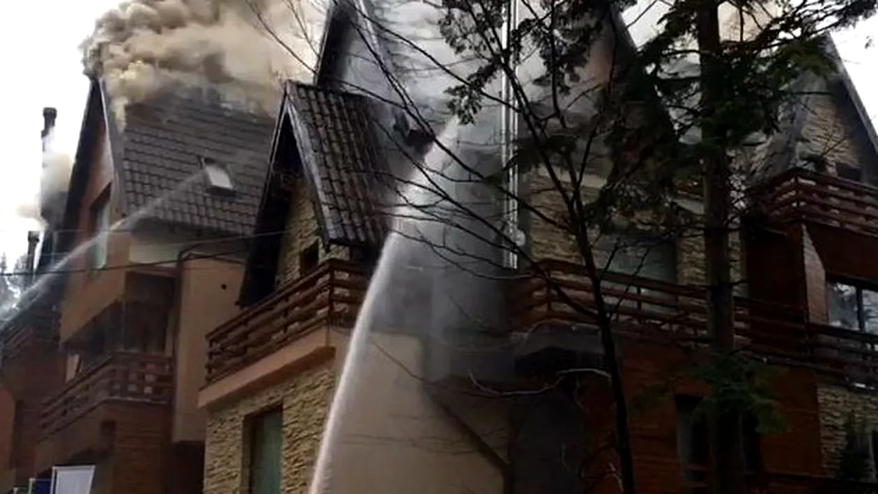 Hotel plin de turişti la Olăneşti, cuprins de un incendiu. 200 de persoane au fost evacuate