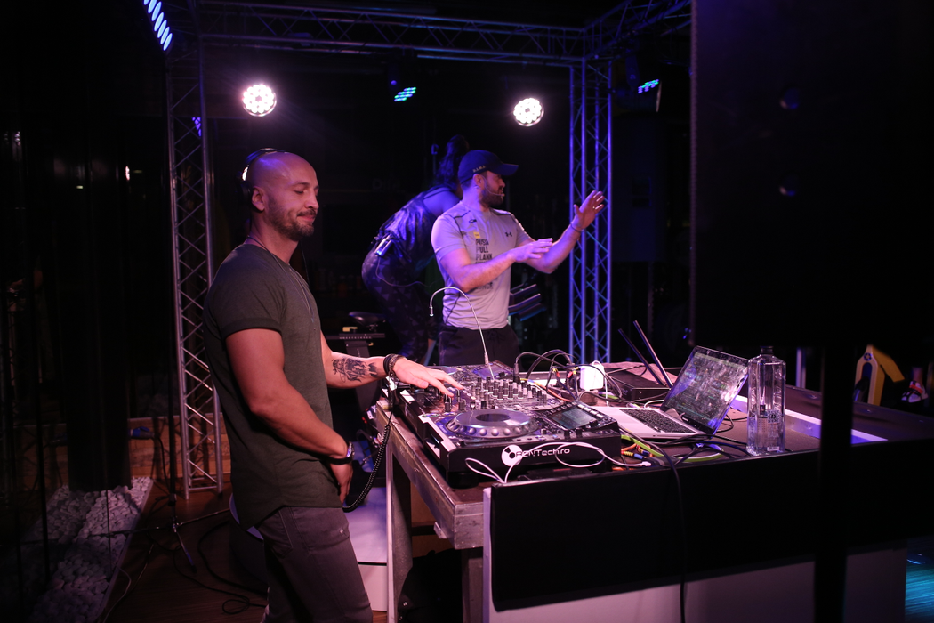 DJ Sasha Lopez a fost ”forță” la butoane în cel mai dotat centru de fitness din București, ”The Movement”