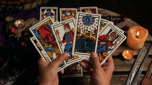 Cartea de Tarot de azi, 16 martie. Șase de Cupe îți răscolește trecutul pentru a aduce echilibrul